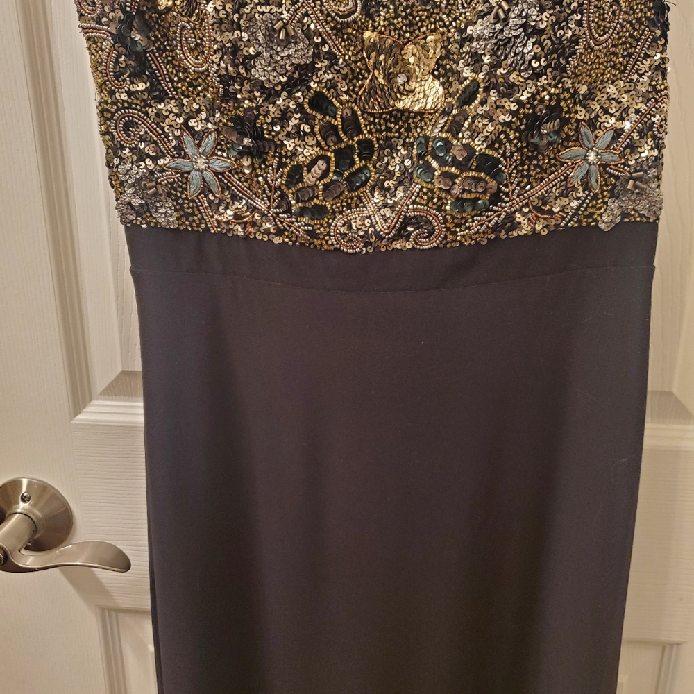 Adrianna Papell Elegant Black and Gold Sequin Embellished Long Dress - Picture 9 of 14